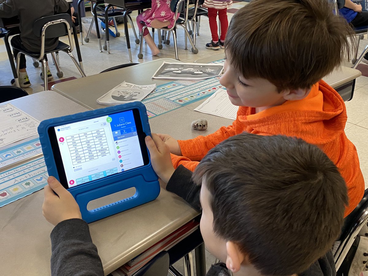 SSS1Juliano's tweet photo. Guided reading! https://t.co/6KFqWbxoQ6