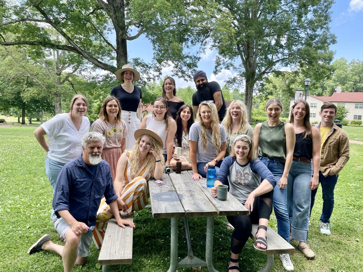 SASweb's tweet image. Shakerag Workshops, an adult studio arts workshop program at St. Andrew’s-Sewanee School, offers up to eight full scholarships to educators.

sasweb.org/about/news/det…