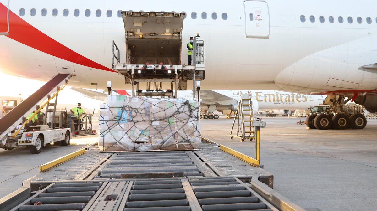 DXBMediaOffice's tweet photo. . @HHShkMohd orders the airlift of emergency humanitarian aid to support civilians affected by the conflict in Ukraine.  Two flights transporting essential relief supplies leave the UAE as part of the collective efforts of United Nations organisations and other aid organisations. https://t.co/0OXgRblCn1
