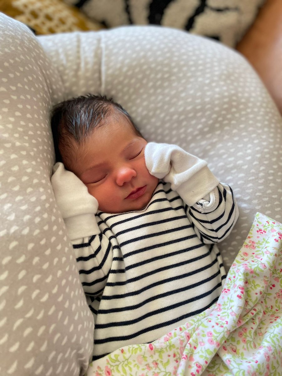 PoplarTeam's tweet photo. Jess and Dave welcomed beautiful baby poppy at home earlier this week, cared for by Poplar midwife Maisie 💗
Ask your midwife about home birth 🥰 #homebirth #PoplarTeamTRFT #rotherham #rotherhammaternity #betterbirths #NHS https://t.co/dldIqFCBiO