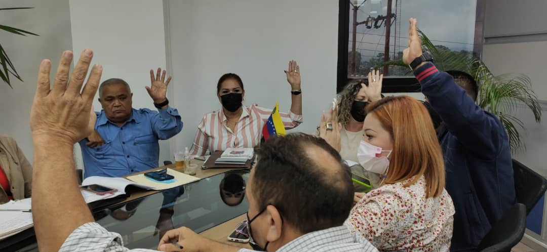 NellyverLugo's tweet photo. #17Mar || En Sesión Ordinaria del Consejo Legislativo aprobamos que en la Comisión Permanente de Política, Justicia, Seguridad Ciudadana, Derechos Humanos y Frontera revisemos la Ley de la Policía y del Instituto Autónomo de la Policía del estado Táchira. 
@TachiraCLET https://t.co/SIHSHPfcNi