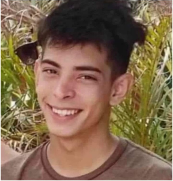 AlasTensas's tweet image. Lamentamos la noticia de la sentencia de 13 años de cárcel para el joven de 18 años #BrandonDavid Becerra Curbelo. 
Brandon es uno de los menores de edad arrestados tras el #11J solo por manifestarse pacíficamente en la isla. 
Toda nuestra solidaridad con él y su familia.#SOSCuba