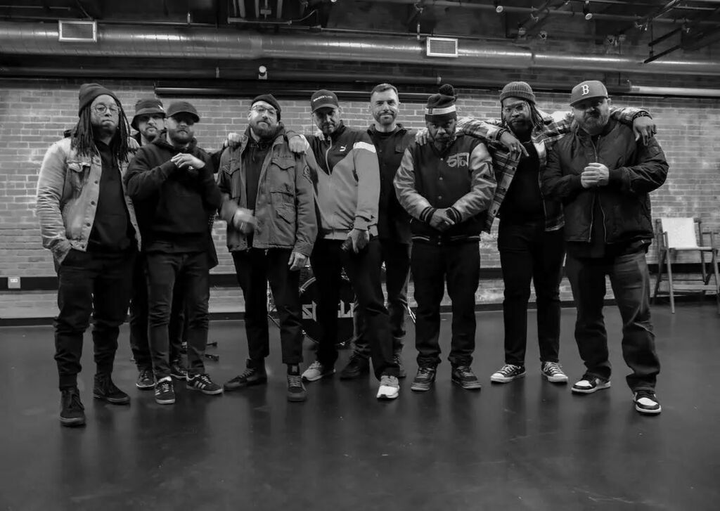 🖐🏾 "We're going down
In his-tory
As some dope producers
And some dope Emcees.." 

The Elemental Garb has been spotted!! Big Ups to South Boston!!! Being a creative part of the culture is an amazing feeling! 

🚨Salute to LEEDZ and the new music getting created up top!🚨

👉🏾 Re…