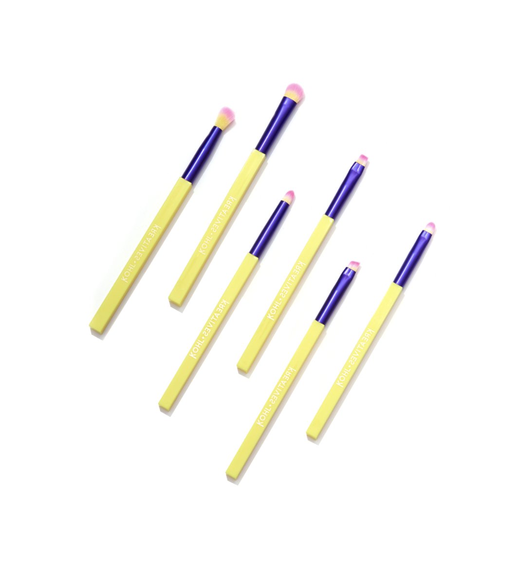 scribblering's tweet photo. #Innovativedesign: vegan makeup brushes with #braille on the handle, developed after consultations with the Royal National Institute for the blind.  https://t.co/2fmk0LrolR. #inclusivitymatters  #innovativeproduct #MARK1051 #makeupartistry #vegeanmakeupbrushes https://t.co/qwfeqeJAUt