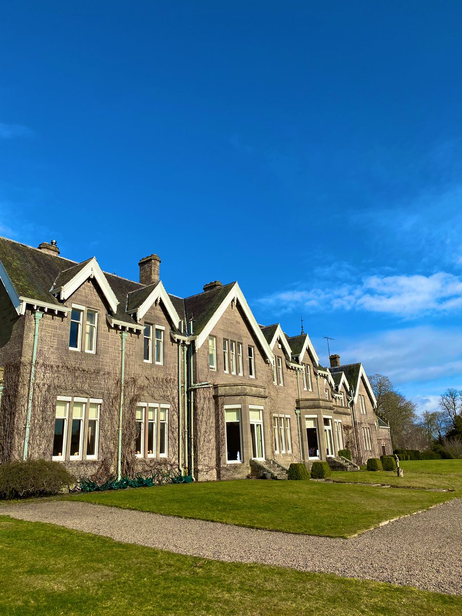JustSingScot's tweet photo. DAY 2 of @BoldScotland Bright Sparks training under blue skies of @ballathiehouse Landscape Art, Theory &amp; Practice of Presencing, Social Leadership Skills of Self-Reflection, Observation, Group Reflection, Action @ProfBrendan @Artful_Minds @ElaineKordys @acevoices @knoxacademy https://t.co/kqZjxsoiQU