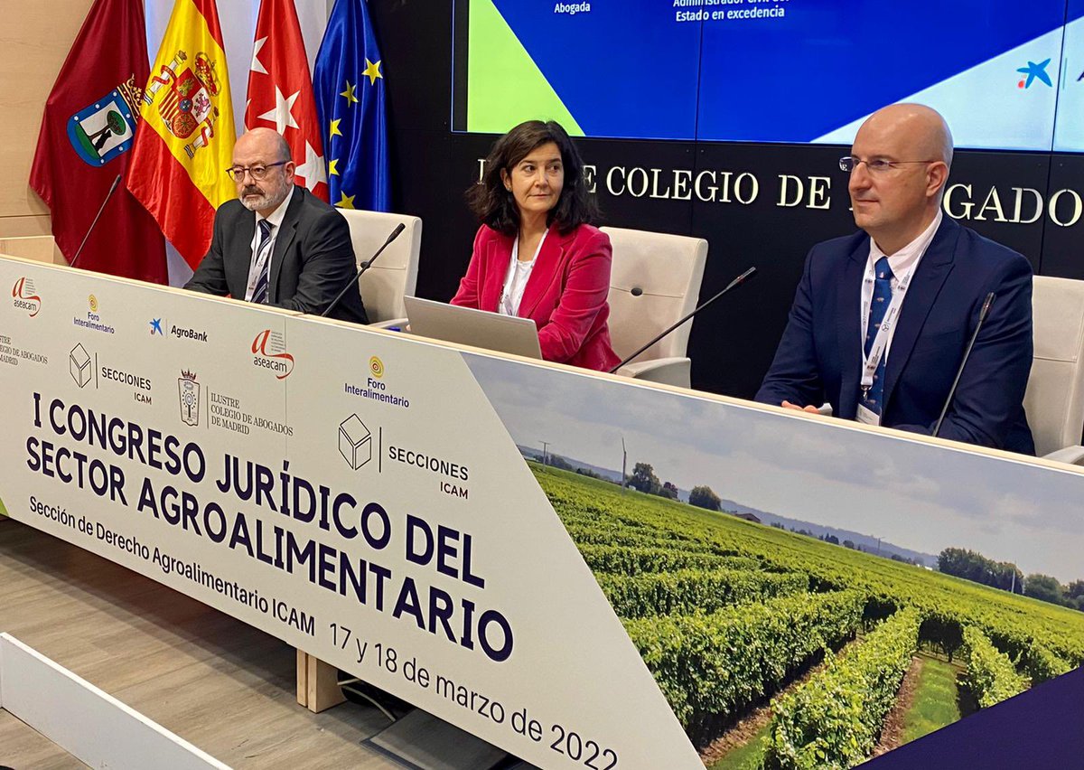AcountaxM's tweet photo. Continúa las ponencias en #AgroICAM22 | Jorge Fernández Ordás 💬 “la regulación debe paliar posibles efectos adversos en el #medioambiente estableciendo las bases necesarias que hagan viable el sector primario y una actividad con plenas garantías de #sostenibilidad”. https://t.co/vAmUKmO4sz