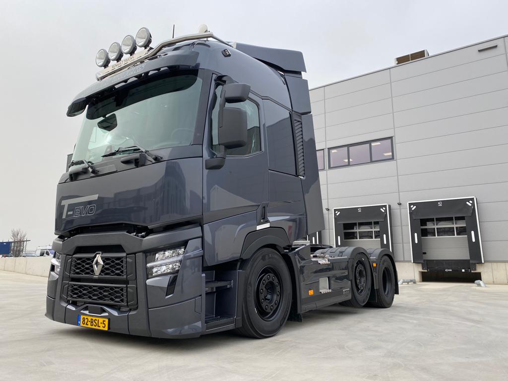 WE LIKE A TRUCK LIKE THIS ONE 😎

 Jij ook? We horen graag of je onze mening deelt.
Of zou je er nog iets aan veranderen?

#renaulttrucks #renaulttrucksnl #vraagantwoord #geweldig #sleepercab #bruut #transport #pimpyourtruck