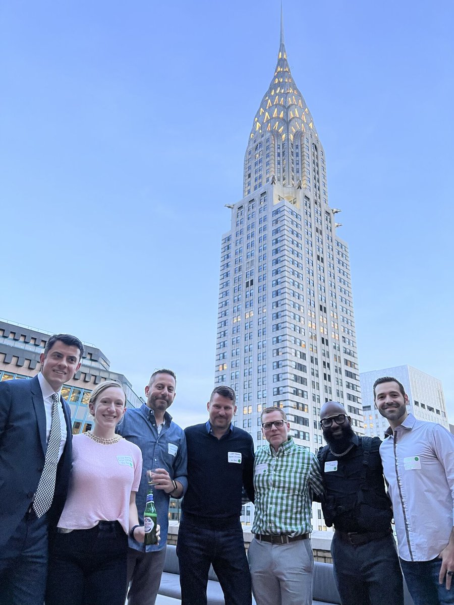 NGLCCNY's tweet photo. ⭐️We had another great #nglccNY M3 event last night, hosted at Pride Global ‘s amazing space! We thank everyone for attending, our corporate partners and fabulous host Pride Global. Stay tuned for more happy snaps from the evening!
#PrideGlobal #nglccNYM3 #networking #lgbtq+ https://t.co/wr8r8oOBvD