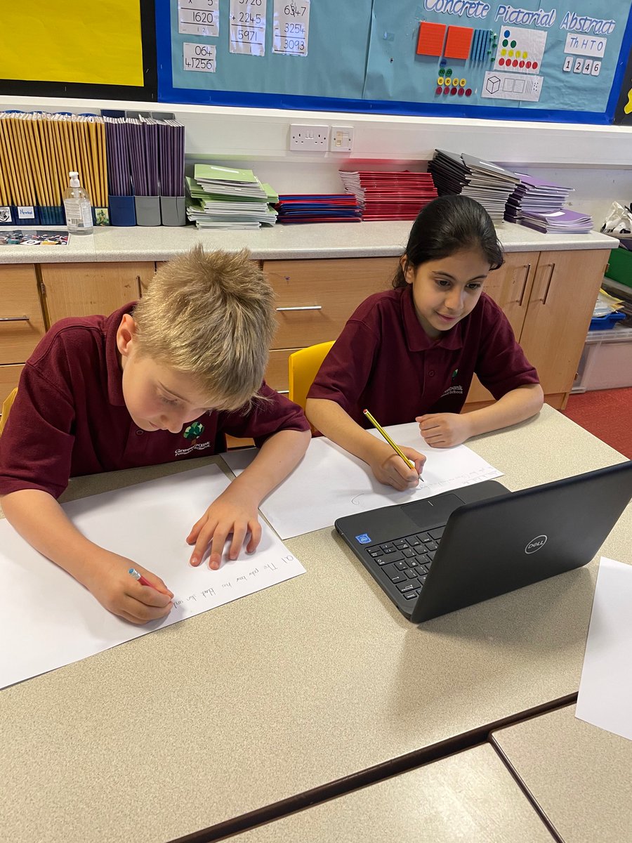 In Literacy we have been gathering lots of research about Polar bears to help us when we write our information reports. Today we gathered some information on grizzly bears to make some comparisons. We love our research lessons! 💻 🐻