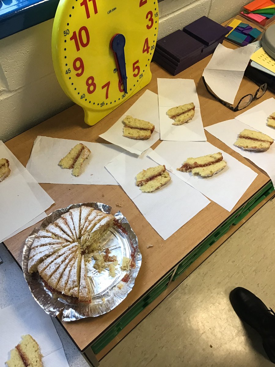 DeltaGreengates's tweet photo. #Year4GG also had a lovely treat from one of our #Grandparents this week!! A #VictoriaSpongeCake. This was a treat as our children have been working hard writing instructions on how to make one for #QueenVictoria 🎂🍰

#teamGG #writing #instructions #Cake #family #parents https://t.co/mLjzd3fIuh