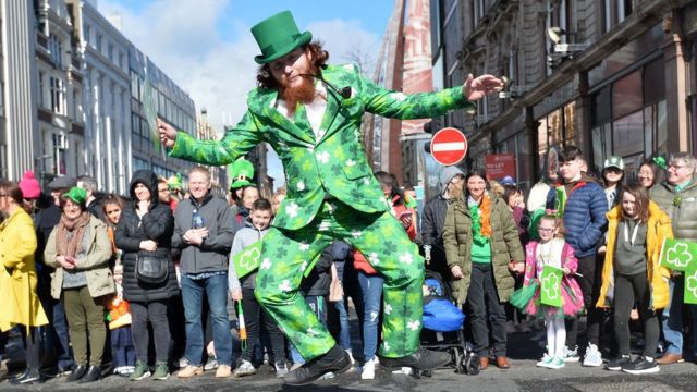 AcucarFm's tweet photo. El Día de San Patricio se celebra el 17 de marzo, no solo en Irlanda, sino en muchas partes del mundo, y no solo se trata de beber cerveza, sino de muchas otras tradiciones que te vamos a contar en este artículo.

https://t.co/ADQI6yLgHD https://t.co/xRDCsvUEx7
