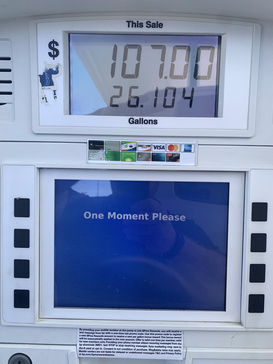 Edmonds3711's tweet image. Thank You Biden and all the Democrats in office for the wonderful gas prices!!! Y’all are Idiots!! And everyone that voted for them are too! This only effects the poor and middle class because you assholes in office we pay for your gas as you ride around in your cars and  jets!