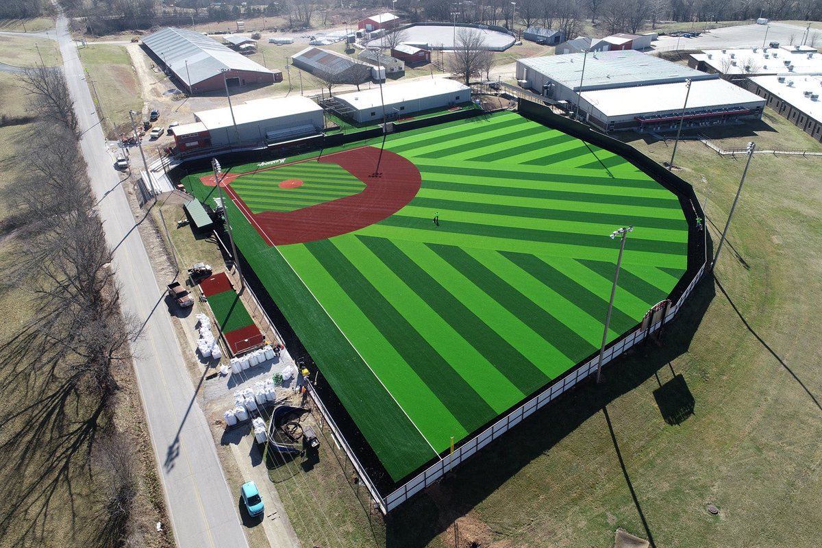 MC_MustangsAD's tweet photo. Putting on the final touches! @MidAmericaSC @BaseballMCHS https://t.co/Vb2hr2opJ3