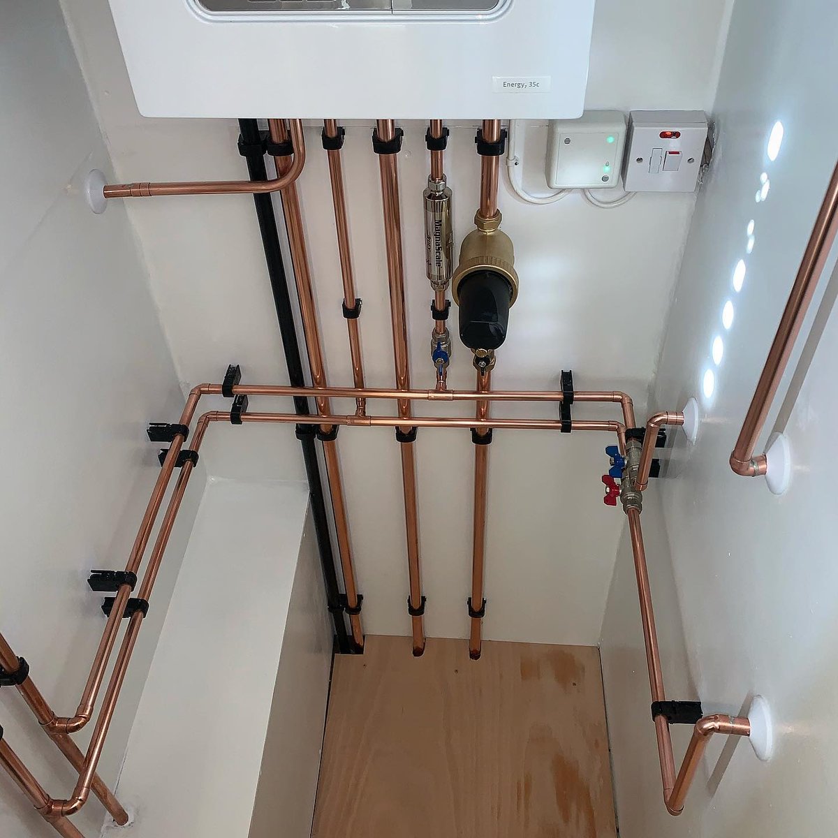 UKTalon's tweet photo. #TBT to this great install from @relyon_gas_services_ltd, using our Talon Black Hinged Clips!😄👍
Find your local stockist today!
https://t.co/4dMktkBGkV
#talon #plumbing #boiler #install #plumber #pipeclips https://t.co/cE8VkGNaRn