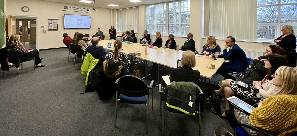 KDHardyeducati1's tweet photo. Thank you @MrGell for another successful @deferrerstrust leaders meeting to discuss #Interleaving in our curriculum across all phases. Well done to @riley_ed @deepexperience1 &amp; Miss Barlow @deferrersgeog for presenting &amp; @IanMcNeilly for popping in too! #TeamDFT 🎓 https://t.co/N3kudO0ITe