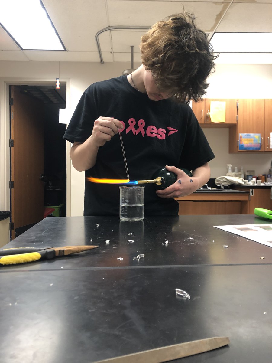 MrsCalvelage's tweet photo. Making Prince Rupert Drops in Materials Science https://t.co/GcNOuSAY51