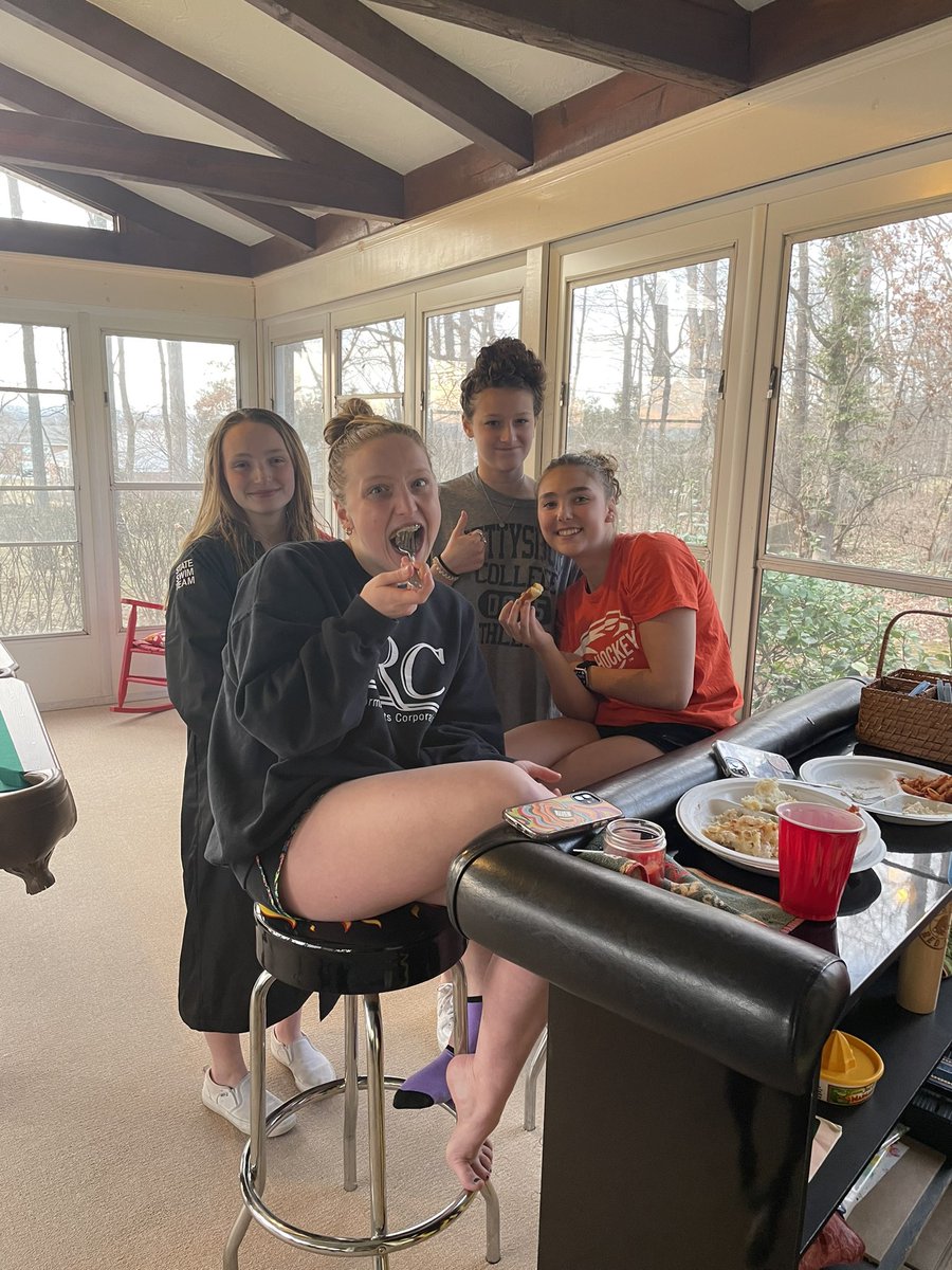 Good luck to our girls swimming at States this weekend!!🏊‍♀️💪🎉