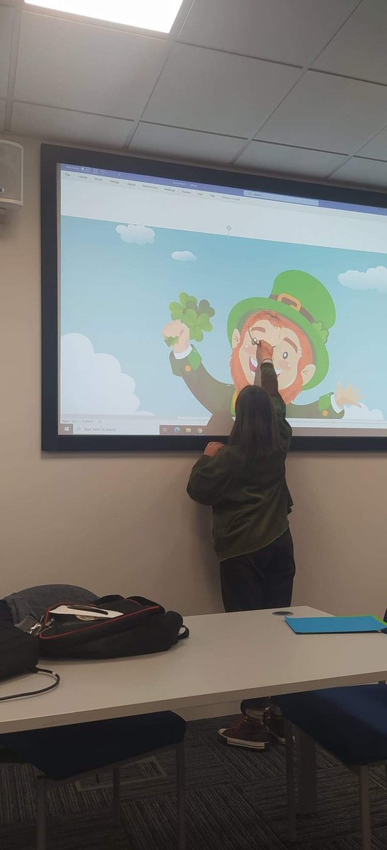 A couple days late (oops) but Tuesday was our #StPatricksDay meeting! We played some bingo, had a Kahoot quiz, made origami shamrocks, and played put the hat on the leprechaun!
<a href="/SSAGO_UK/">SSAGO</a> <a href="/Societies_ULSU/">Societies Officer</a> <a href="/ULSU_Activities/">ULSU VP Activities</a>