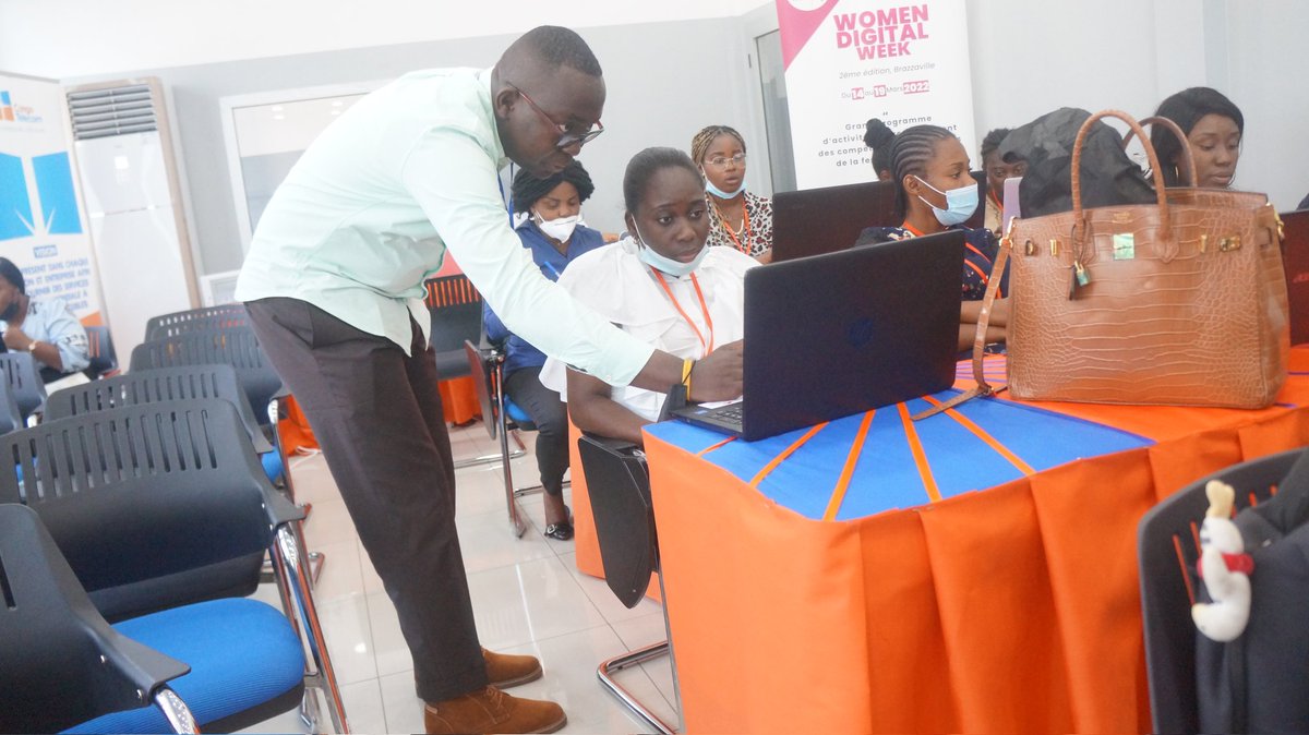 Prince_PUAT's tweet photo. Mode working
#WomenDigitalWeek
#Chez_moi_au_Congo_Brazzaville https://t.co/LK1lJO3fn5
