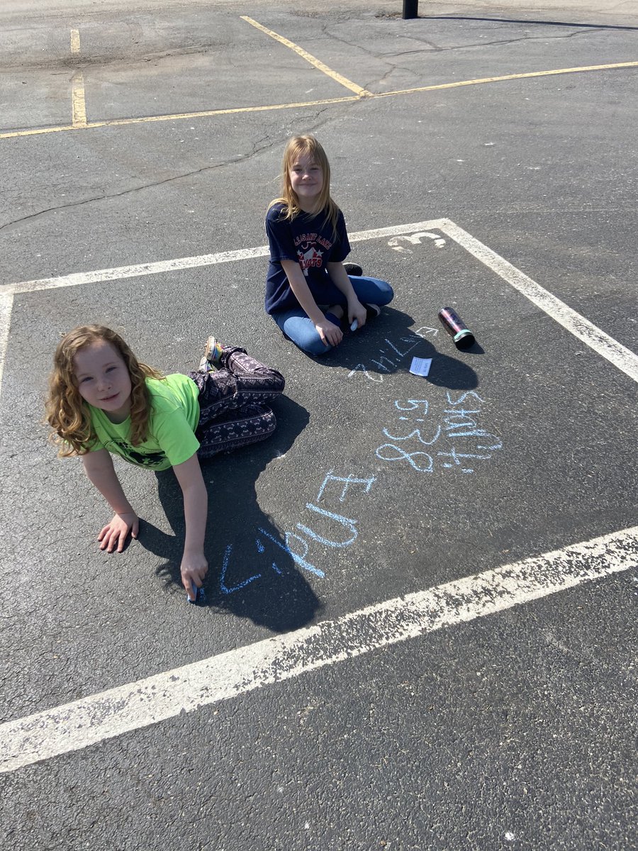 MissClaryBU's tweet photo. Taking advantage of this BEAUTIFUL weather by practicing our elapsed time strategies outside! ☀️☀️☀️ https://t.co/RgU5HLAKd0