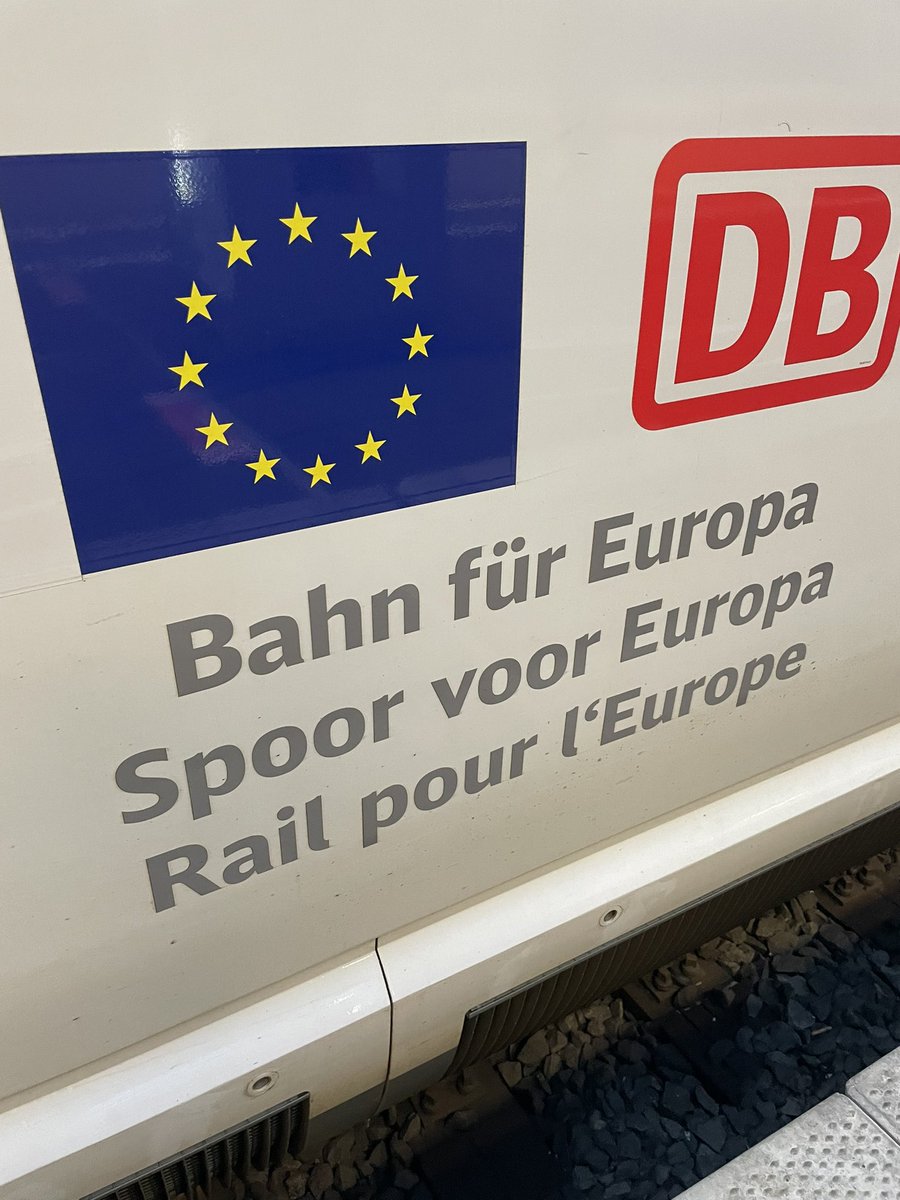 Mensch, was war das gut, mal wieder vor Ort die Digitalisierung der <a href="/StarkeSchiene/">Starke Schiene</a> voranzutreiben. Und dann noch im schicken Europa-ICE heim. ❤️
