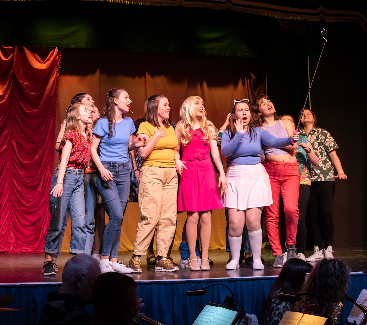 WLOGRisingStars's tweet photo. Omigod you guys! It's opening night!!
Have you got your tickets for Legally Blonde yet?
https://t.co/lC3dUV0MN1
Enjoy some sneaky pics from the dress rehearsal.
#Beccles #Suffolk #YouthTheatre https://t.co/YX7SyqKqOH