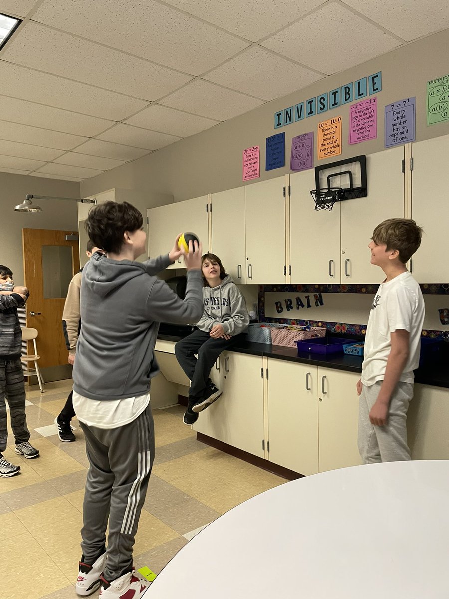 mrs_farrHMSS's tweet photo. March Math Madness Round 1 is off to a great start! 🏀⛹️‍♀️⛹️‍♂️🏀 https://t.co/Tt8bwucmc5