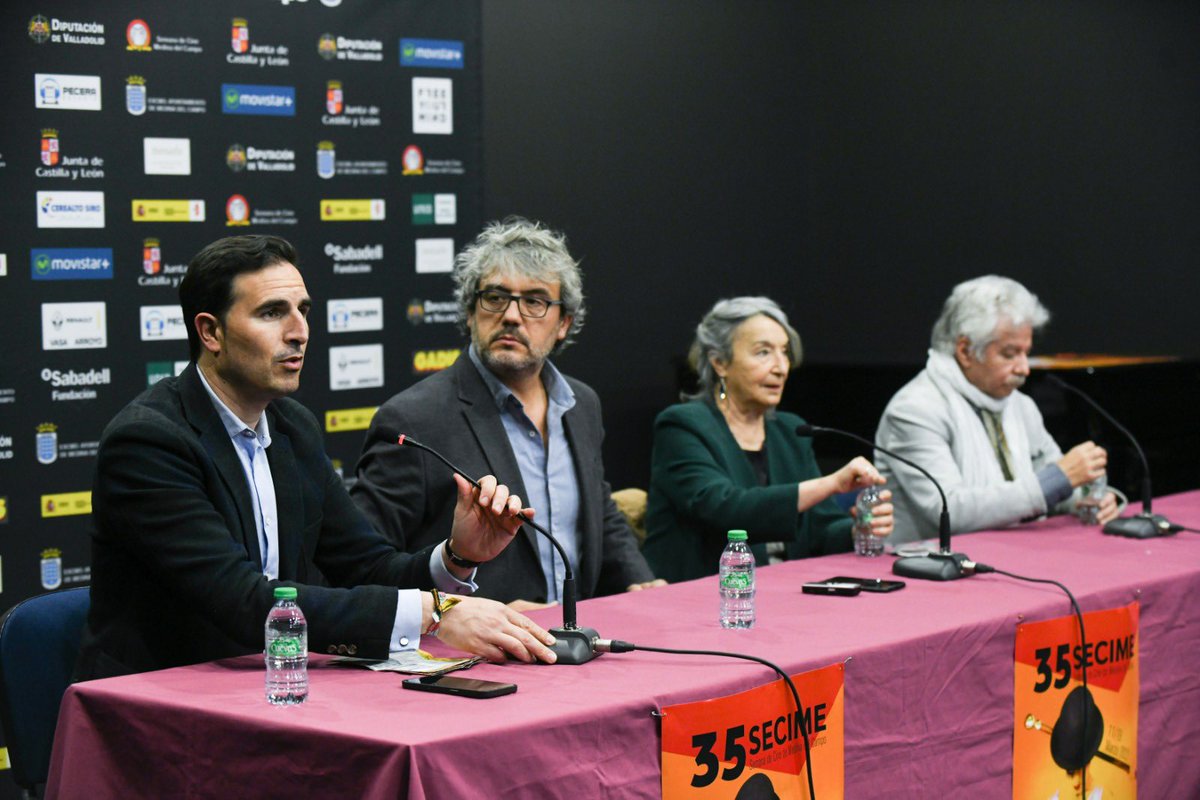 GuzmanGomezMdC's tweet image. Compartir parte de este día con el #roel al Dir. S. XXI @DavidMdloSantos y con el #roel de Honor #Petramartinez de @FestivalCineMed es un lujo inigualable. Genio y figura. Gracias @Crisam_86  @AllendeEmiliano y equipo por vuestro trabajo.