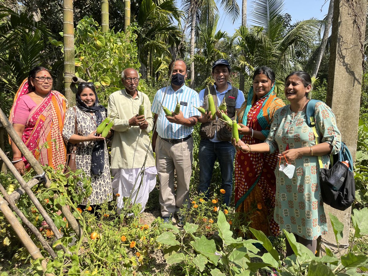 So happy to meet members of the FIGs, part of the Khejuri Kisan Swashakti Farmers Producer Co in Heria in East Medinipur district, supported by ⁦<a href="/ActionAidIndia/">ActionAid Association</a>⁩, producing chemical free vegetables. #ecologicalfarming #ecofriendly #CSRA