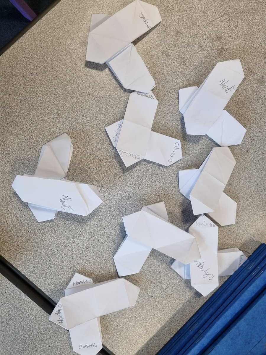 _MissBragg's tweet photo. Today for Science Week 2022 - we created oragami antibodies and learned about how they will attach themselves to a virus inside the body and tell your body what do!🔬
https://t.co/nSL0RjVvPO @MayParkPri @Ben_3eyes https://t.co/Kzr7I6xBHb