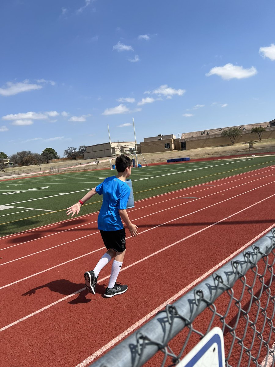 MrsRaysClass2's tweet image. Watching my kiddo put in some practice on the track on this sunny, windy day. #CMSColtgrit #CMSColts