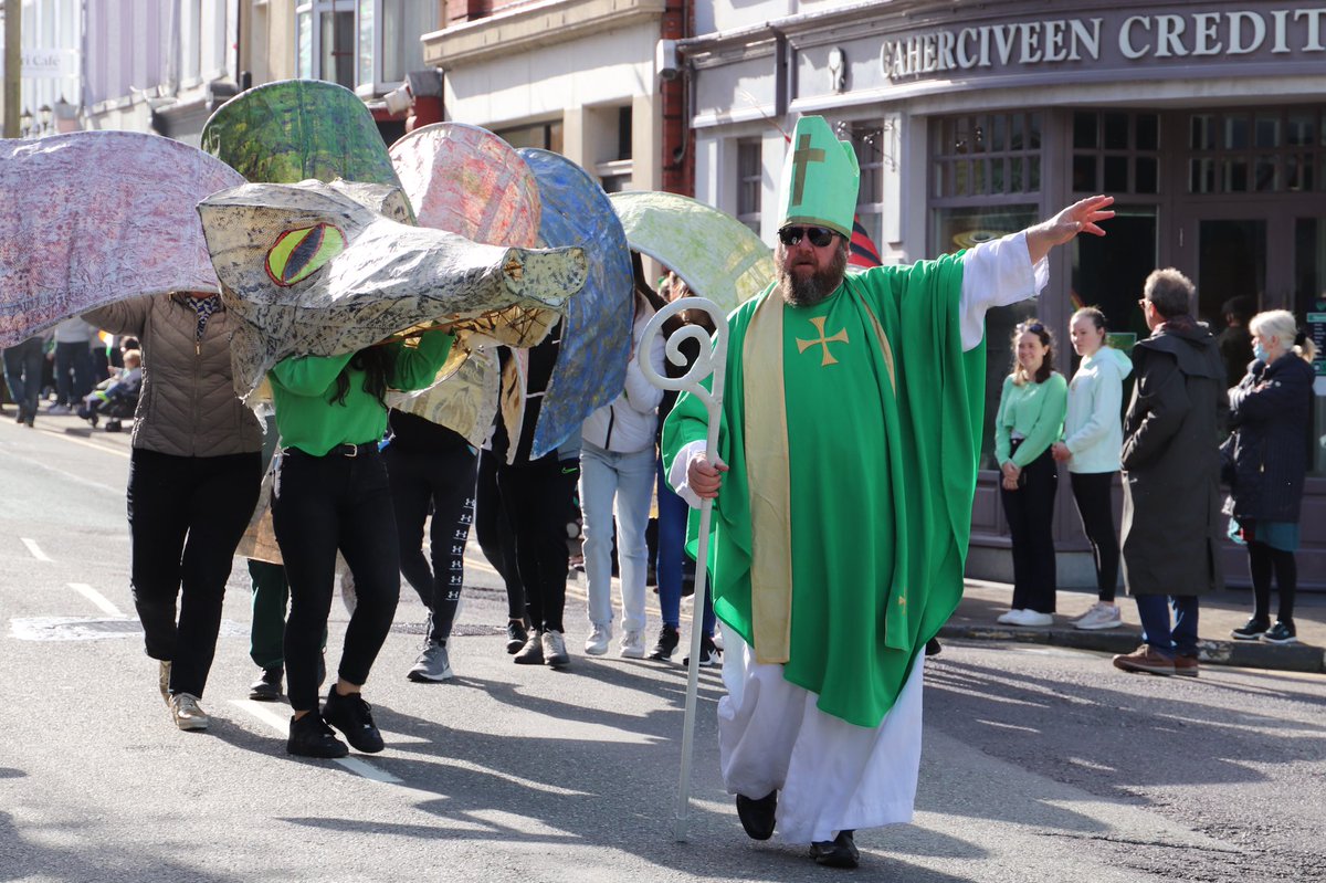 EileenGarvey18's tweet photo. Lá Fhéile Pádraig sona duit ☘️  Happy St. Patrick’s Day 2022 🥃 #StPatricksDay #Cahirciveen #Parade https://t.co/vJZjGAEEWa