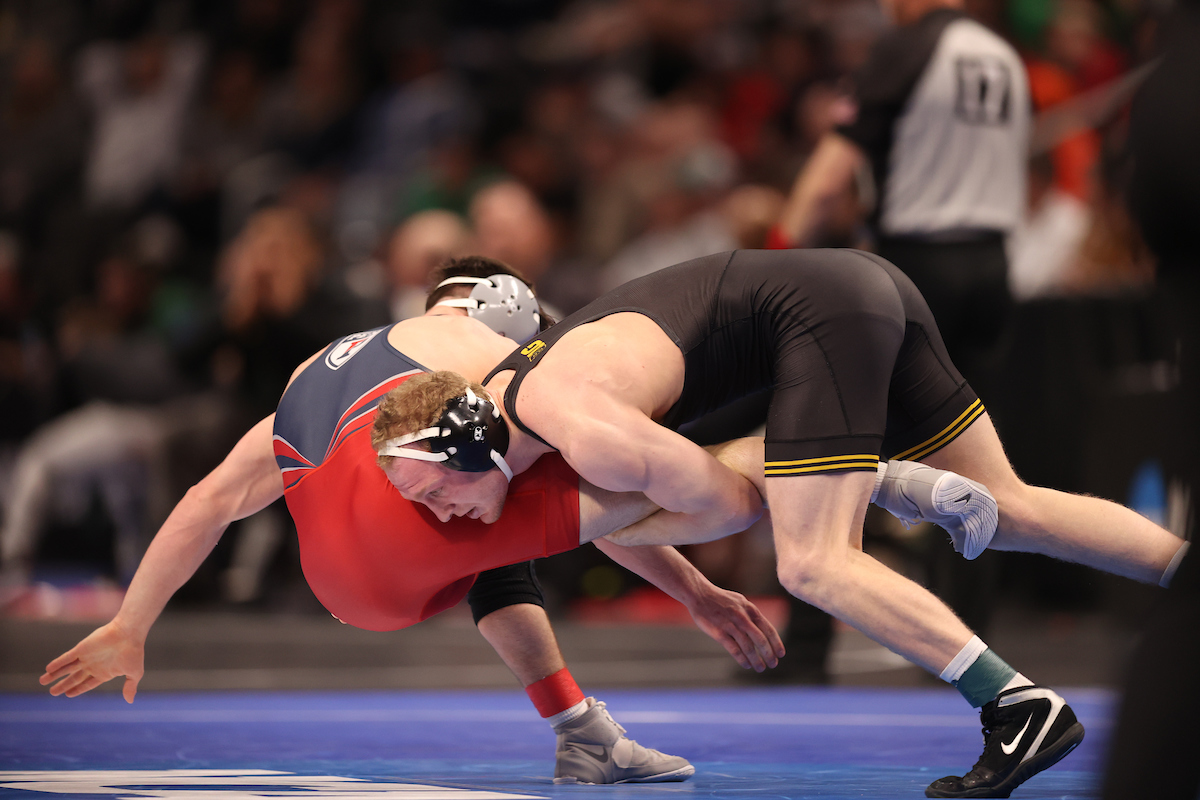 Hawks_Wrestling's tweet photo. Young takes home the win holding off Zapf to win 3-2. Young will head to the second round. 

#Hawkeyes https://t.co/OtLwzPWXqw