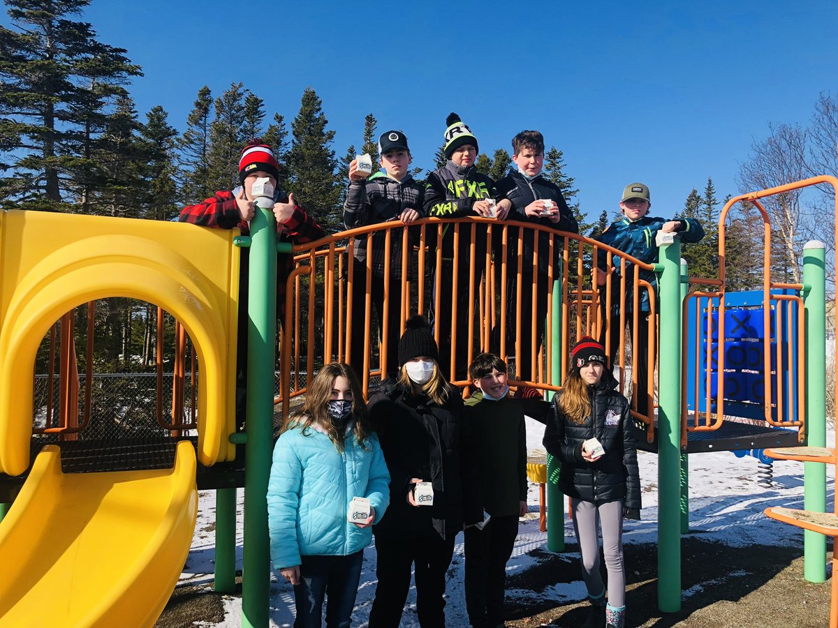 Grade 7s #DartOutdoors in the lovely Twillingate sun! <a href="/schoolsportsnl/">School Sports NL</a> <a href="/schoolmilknl/">School Milk NL</a> <a href="/NLESDCA/">NLESD</a> <a href="/melblack15/">Melissa Blackler</a>