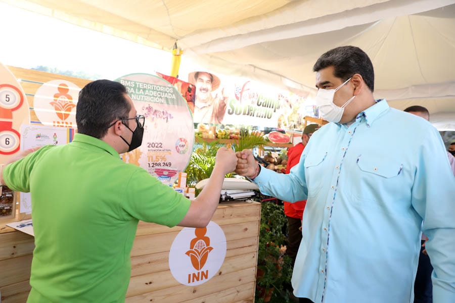 InnVenezuela's tweet photo. La jornada de este miércoles Productivo, estuvo enmarcada en el 6to aniversario de los Comités Locales de Abastecimiento y Producción (Clap), destacando el trabajo del #GobiernoBolivariano vinculado a la organización popular en pro de atender las necesidades del pueblo. https://t.co/oNJMH2FH2p