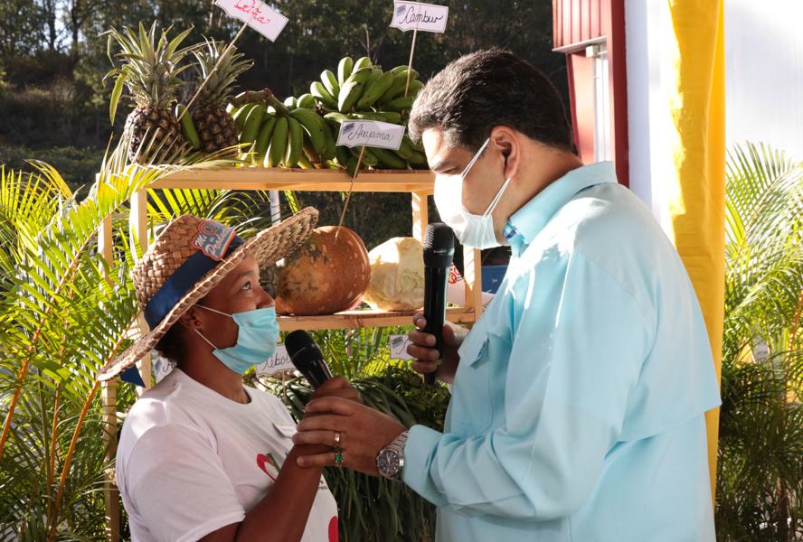 📢Pdte <a href="/NicolasMaduro/">Nicolás Maduro</a>:  Esto es un Poder Popular, que lo sepa el mundo que Venezuela tiene un poderoso Poder Popular y por eso la Revolución Bolivariana, fundada por nuestro Comandante Hugo Chávez, esta vivita y coleando. Lea más ⏩  bit.ly/3qg9kCK