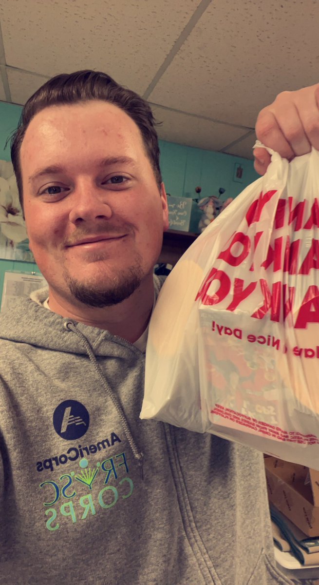 Brendan_Ruth25's tweet photo. FRYSC Corps is an AmeriCorps program that is building relationships and meeting non-academic needs of the students in KY. I am proud to serve with a program and know that I am #gettingthingsdone for America. #weareamericorps #americorpsweek @FRYSCAmeriCorps @ServeKY @AmeriCorps https://t.co/l4pN9ZR97U