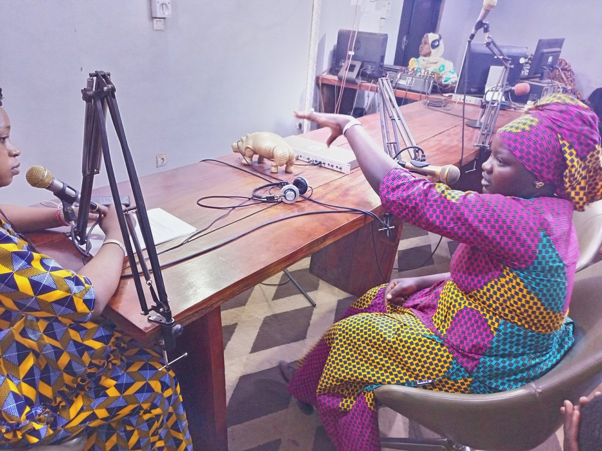 mali_justice's tweet photo. Les jeunes déplacés plaident pour le retour de la paix, la réconciliation et le vivre ensemble au #Mali lors de l'émission radio tenue sur les ondes de la #RadioSiguidaKunkan de Niamakoro
Le #gouvernementmalien interpellé
#Ecoutons les Jeunes #Victimes déplacés
#ProjetConcours https://t.co/JF5XPhQTBR