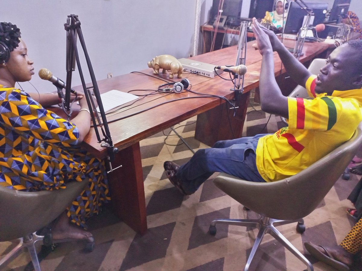 mali_justice's tweet photo. Les jeunes déplacés plaident pour le retour de la paix, la réconciliation et le vivre ensemble au #Mali lors de l'émission radio tenue sur les ondes de la #RadioSiguidaKunkan de Niamakoro
Le #gouvernementmalien interpellé
#Ecoutons les Jeunes #Victimes déplacés
#ProjetConcours https://t.co/JF5XPhQTBR