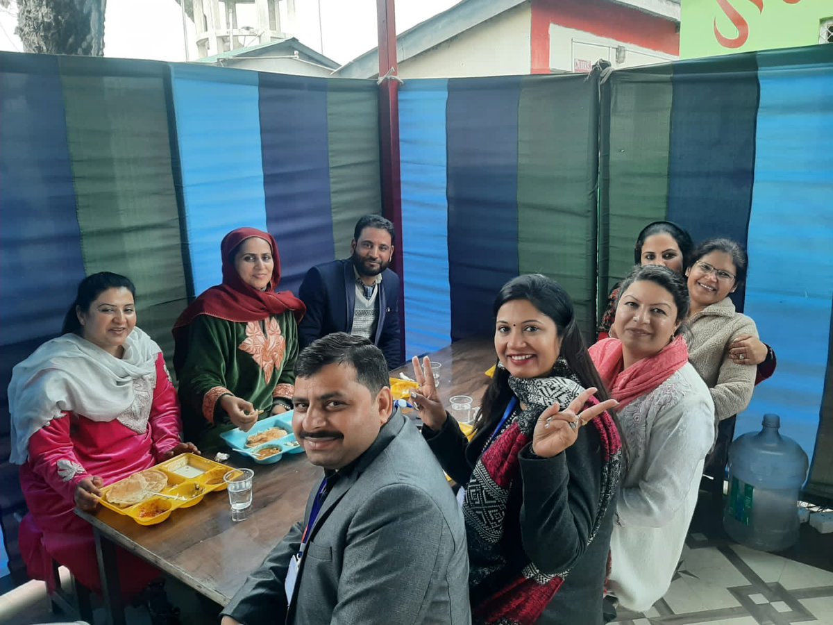 IamCJha's tweet photo. #HanzikSchoolDiaries
Visited #ComputerMuseum in
#ArmyGoodwillPublicSchool, #Hanzik
One can see old models of mobiles to different parts of a computer 💻 and how power supply goes from one part to another!
@Minister_Edu @msisodia
@Dir_Education @gupta_iitdelhi @ChinarcorpsIA https://t.co/HuCtsjbBuU