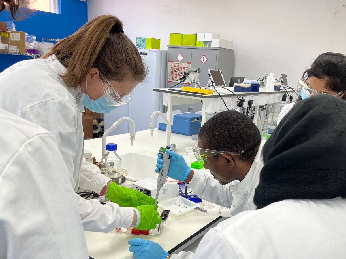 UoCMedSci's tweet photo. Another great week with #MD7002 students in the laboratory!

We will post more photos soon. DM any photos you want us to share, or tag us in your photos and use #MD7002. 

#AnalysisandInterpretationofClinicalData #ChesterMedicalSchool @UCSbiosciences https://t.co/Ignax88X4p