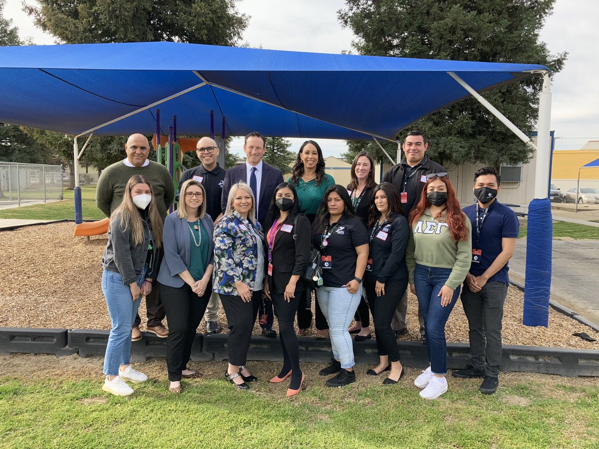 CalVolunteers's tweet photo. Happy #AmeriCorps Week! 

Today we’re with CA Reading &amp; Math Corps @AmeriCorps members at Malaga Elementary School in Fresno with Commission Chair Lindsay Fox to see the incredible tutoring work to support CA’s students. 

Big #AmeriThanks to the amazing members in Fresno! https://t.co/ZGn8Ok02LJ