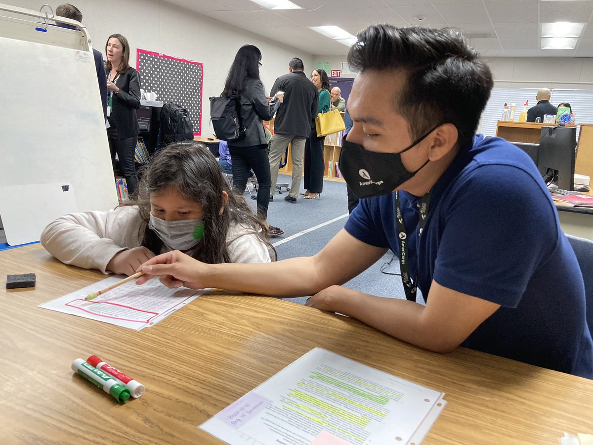 CalVolunteers's tweet photo. Happy #AmeriCorps Week! 

Today we’re with CA Reading &amp; Math Corps @AmeriCorps members at Malaga Elementary School in Fresno with Commission Chair Lindsay Fox to see the incredible tutoring work to support CA’s students. 

Big #AmeriThanks to the amazing members in Fresno! https://t.co/ZGn8Ok02LJ