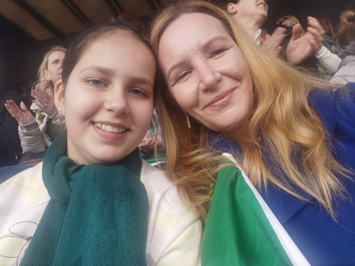 ElenaSecas's tweet photo. Happy St. Patrick's Day, everyone! ๐
Big croud, lovely atmosphere, nice weather in beautiful #Limerick today.
Great to see the Ukrainian flag along with the Irish flag leading the parade to show Limerick's #Solidarity with the Ukrainian community
#limerickparade
#StPatricksDay https://t.co/5HMXbCUXq7