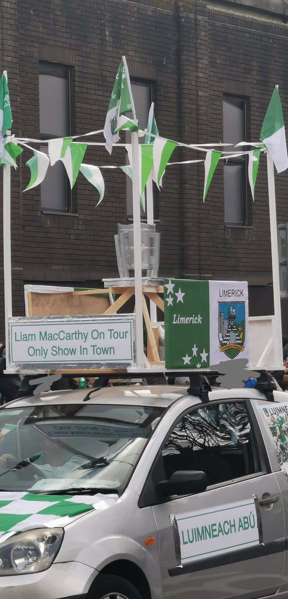 ElenaSecas's tweet photo. Happy St. Patrick's Day, everyone! ๐
Big croud, lovely atmosphere, nice weather in beautiful #Limerick today.
Great to see the Ukrainian flag along with the Irish flag leading the parade to show Limerick's #Solidarity with the Ukrainian community
#limerickparade
#StPatricksDay https://t.co/5HMXbCUXq7