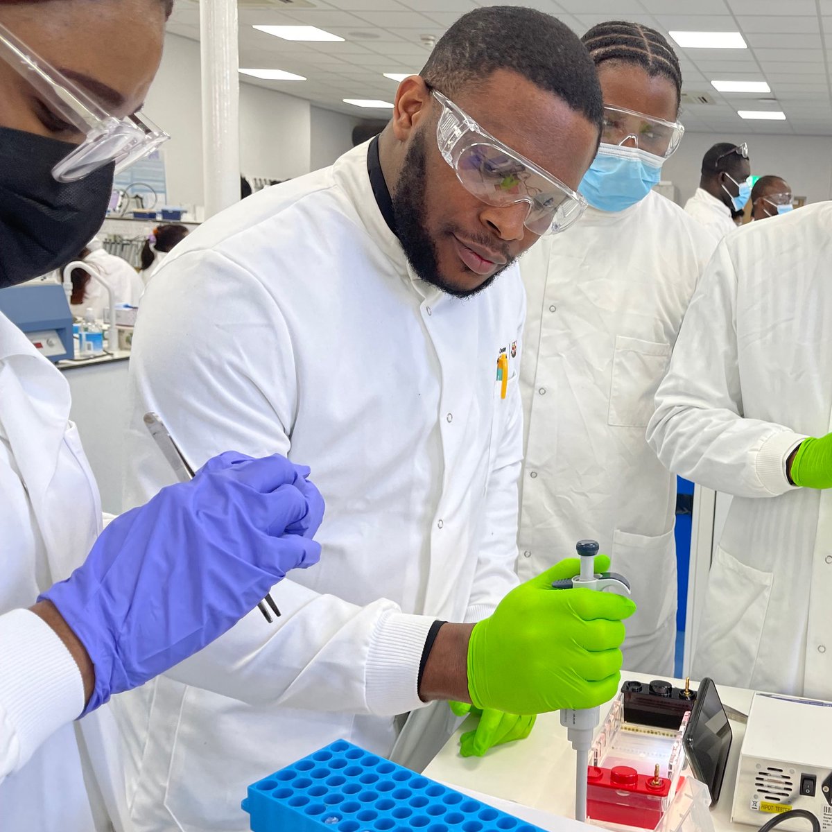 UoCMedSci's tweet photo. Another great week with #MD7002 students in the laboratory!

We will post more photos soon. DM any photos you want us to share, or tag us in your photos and use #MD7002. 

#AnalysisandInterpretationofClinicalData #ChesterMedicalSchool @UCSbiosciences https://t.co/Ignax88X4p