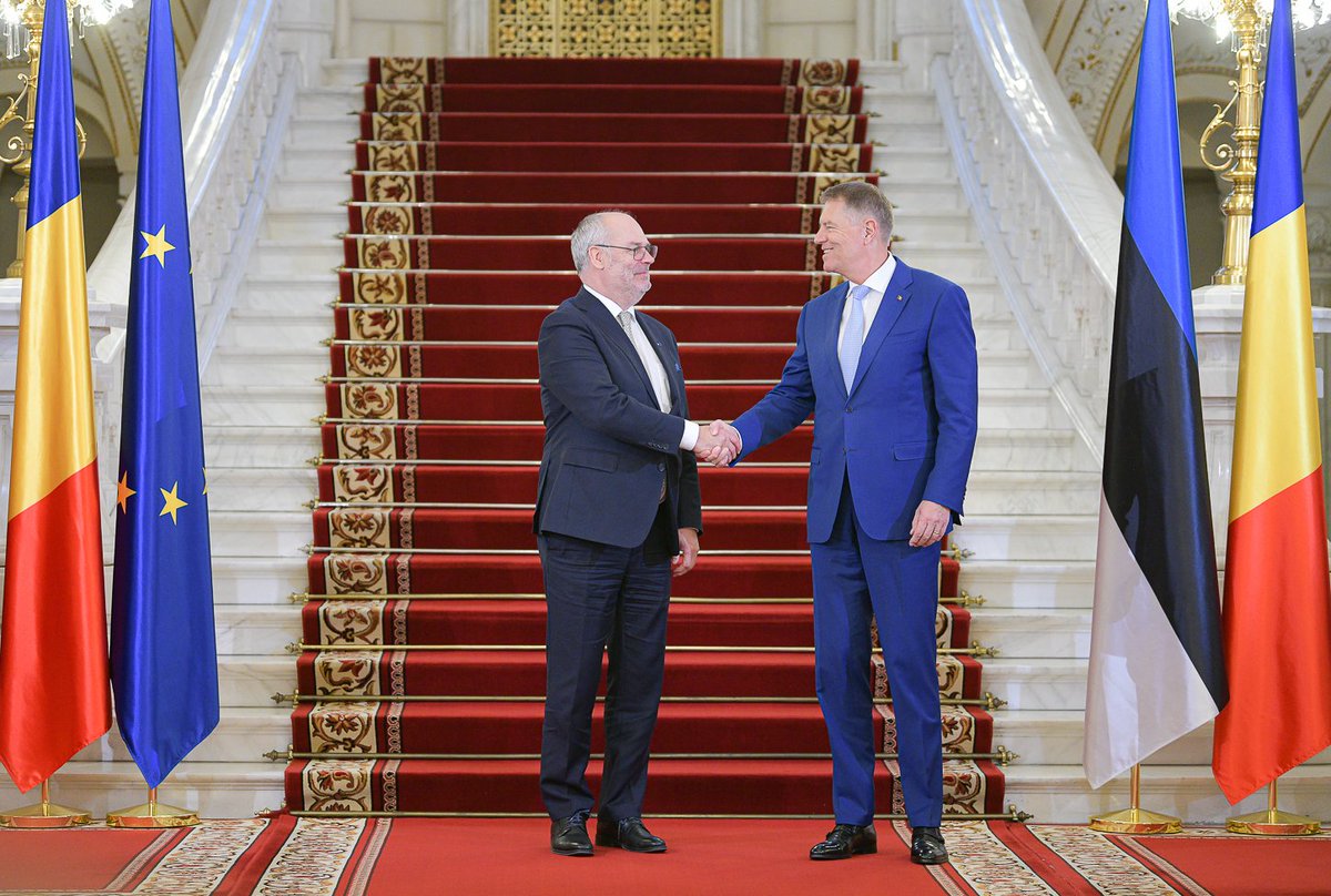 KlausIohannis's tweet photo. Pleased to meet 🇪🇪 President @AlarKaris. We spoke about the security and humanitarian situation in the region and agreed on the importance of consolidating the entire #EasternFlank. We will continue to coordinate with each other and our allies to enhance Euro-Atlantic security. https://t.co/WjAWYLDU57