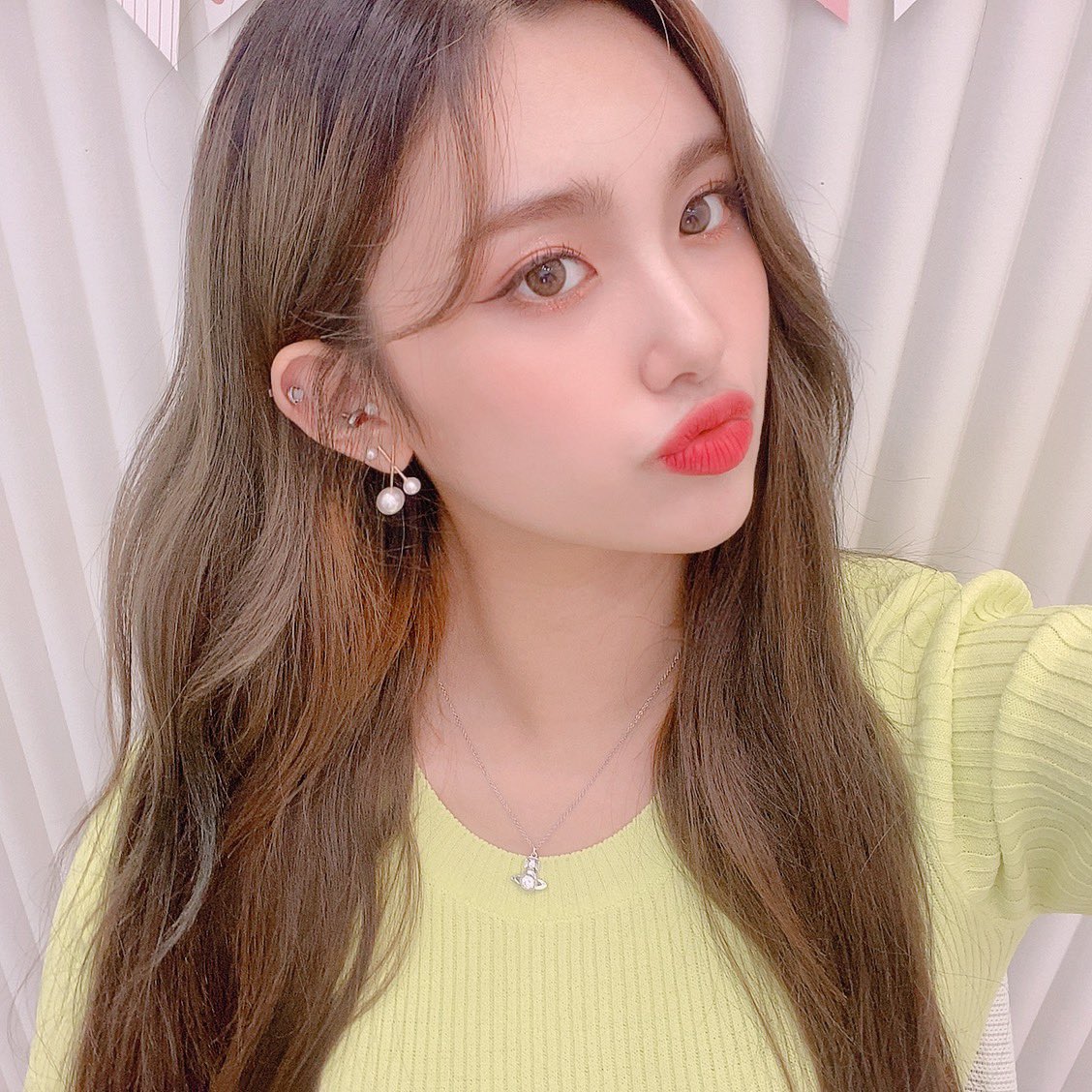 aisha_hourly's tweet photo. #에버글로우 #아샤 #EVERGLOW #AISHA https://t.co/wXqXdqzijE