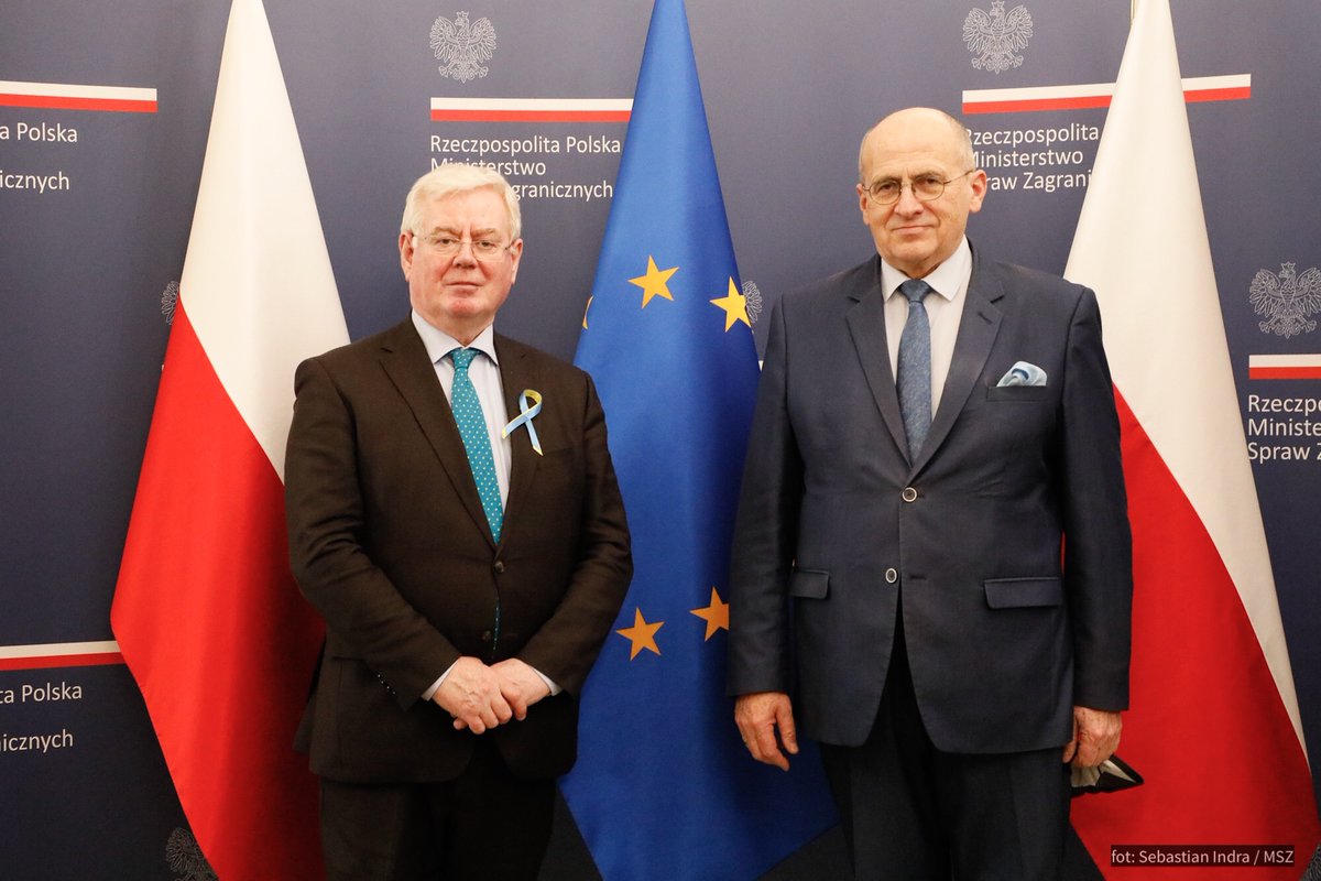 Zwrócenie uwagi na kluczowe aspekty kryzysu związanego z agresją Rosji na Ukrainę, łamanie praw człowieka w Rosji i na Białorusi oraz pomoc humanitarna dla Ukrainy były głównymi tematami rozmowy min. <a href="/RauZbigniew/">Zbigniew Rau</a> ze Specjalnym Przedstawicielem 🇪🇺 ds. praw człowieka <a href="/EamonGilmore/">Eamon Gilmore</a>.