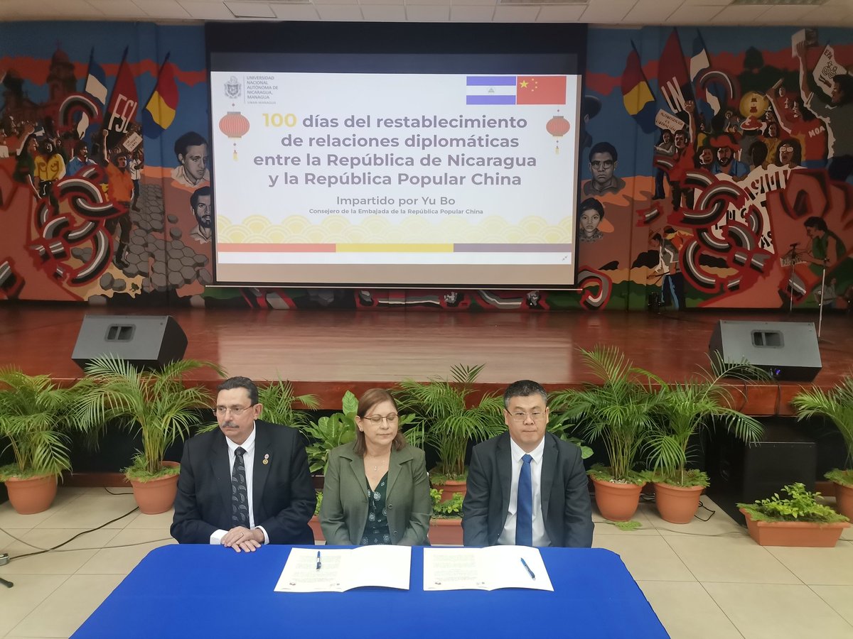 MarvyLu's tweet photo. Firma de Convenio UNAN-Managua y Huawei #Nicaragua #orgullosamenteunanmanagua https://t.co/MhzEWFrJnX